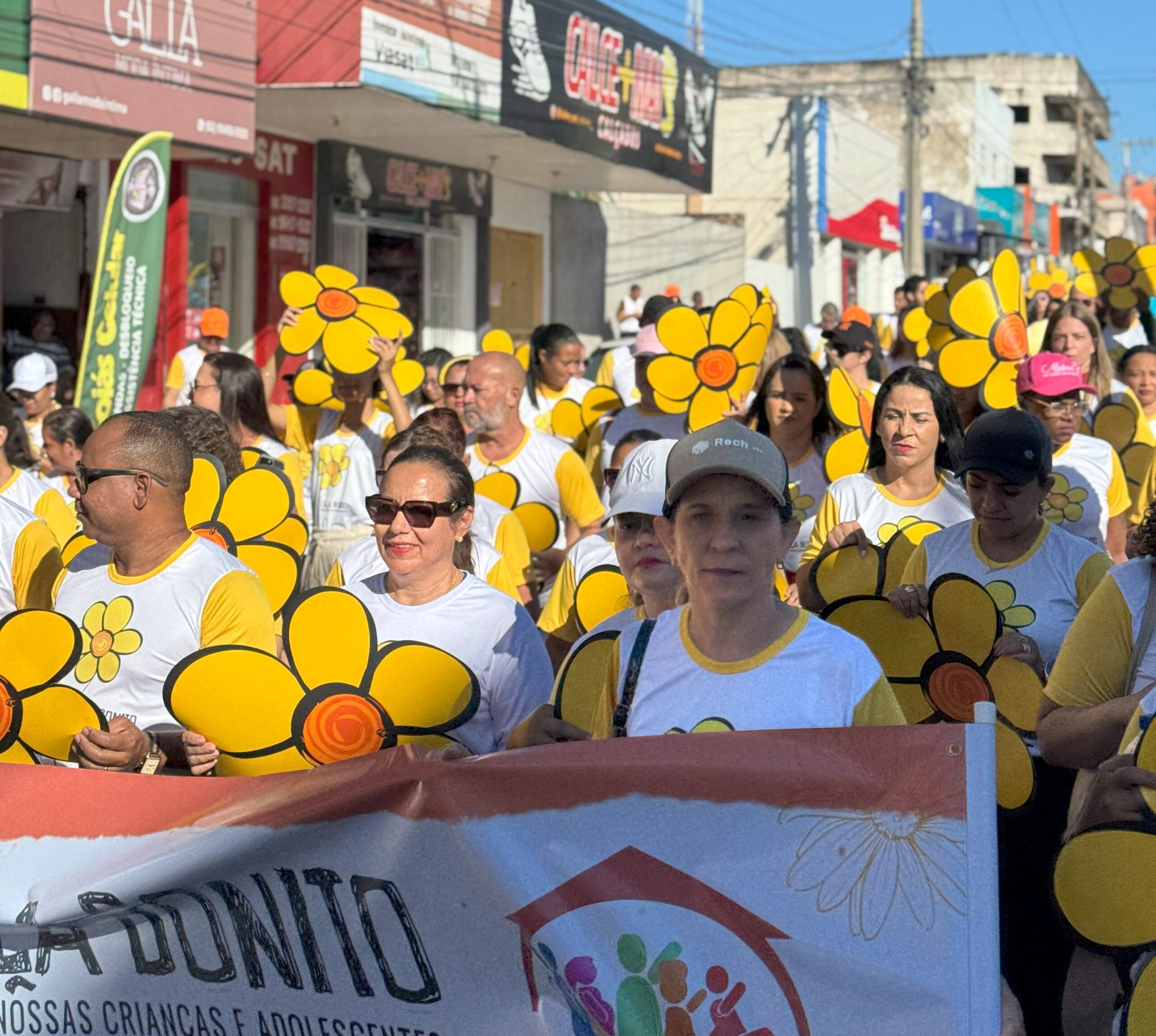Uruaçu promove caminhada da campanha “Faça Bonito” em defesa das crianças e adolescentes