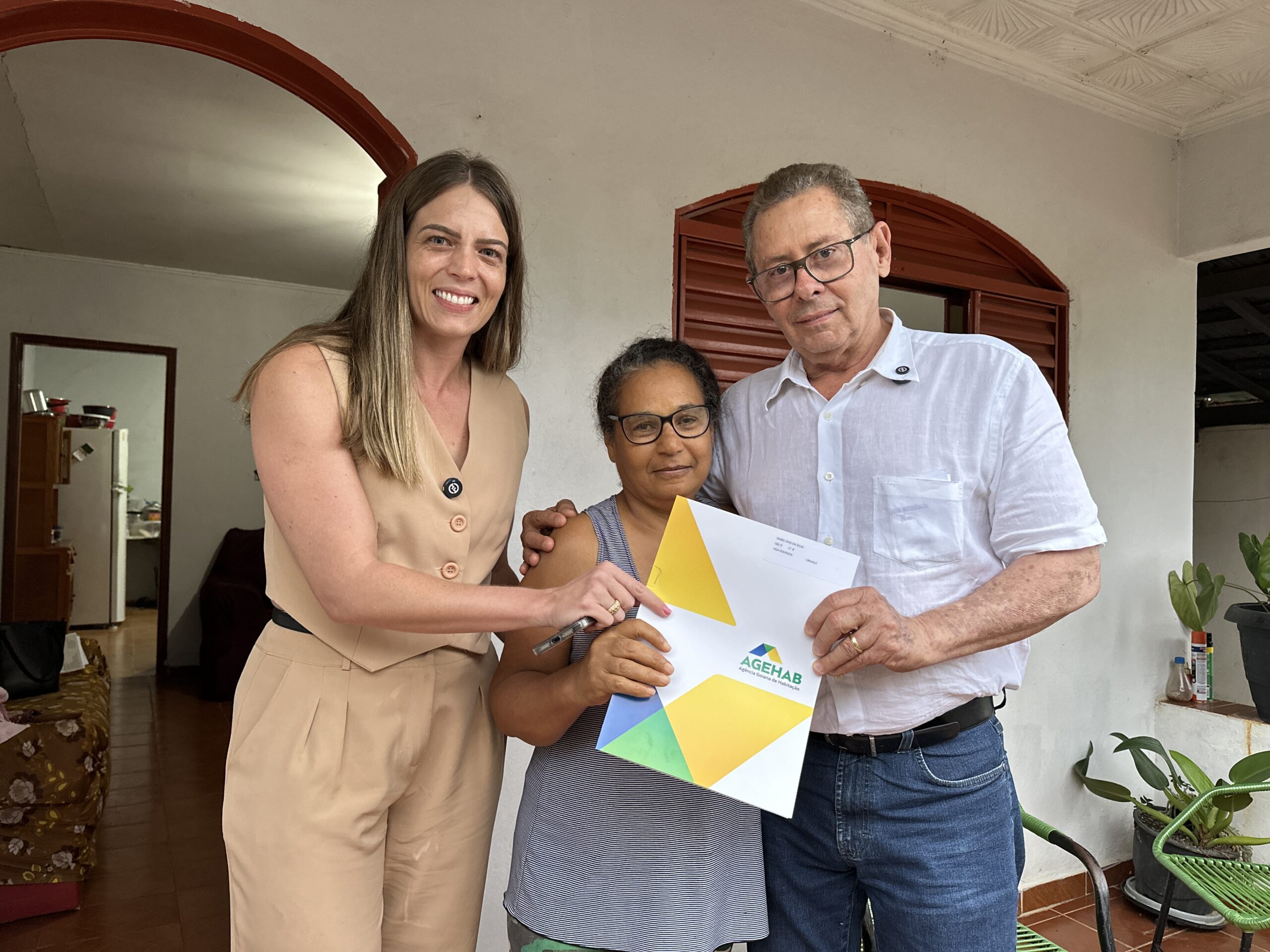 Prefeitura de conclui primeira etapa da regularização fundiária e entrega escrituras a moradores